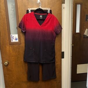 GT Women's Red and Black Gradient Scrub Set size medium